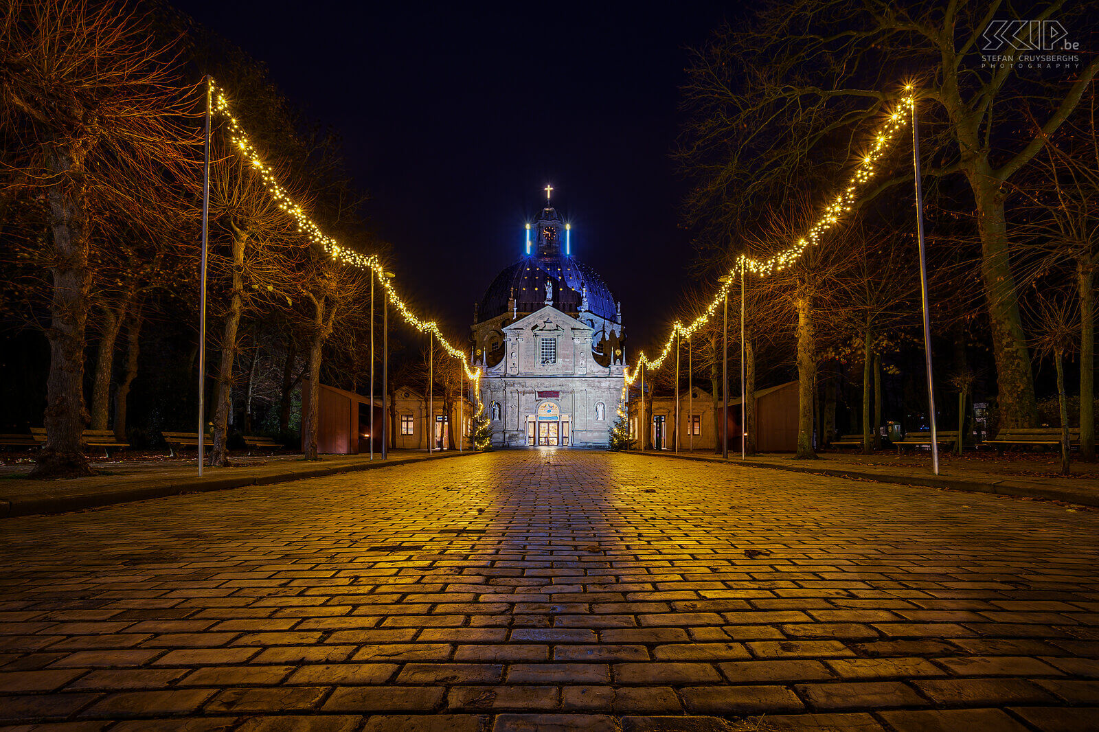 Hageland by night - Basilica of Scherpenheuvel An image from the end of 2020 with the Christmas decorations and Advent candles on the dome of our basilica in Scherpenheuvel. The Basilica of Our Lady is the most important pilgrimage site in Belgium. Stefan Cruysberghs